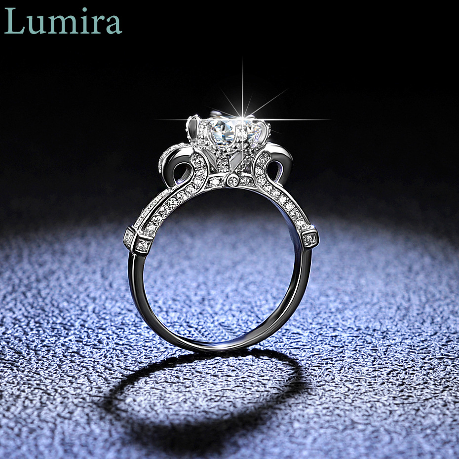 Lumira Klassischer sechszinken – Moissanite Engagement Ring 1 Carat Bewertung und Preis